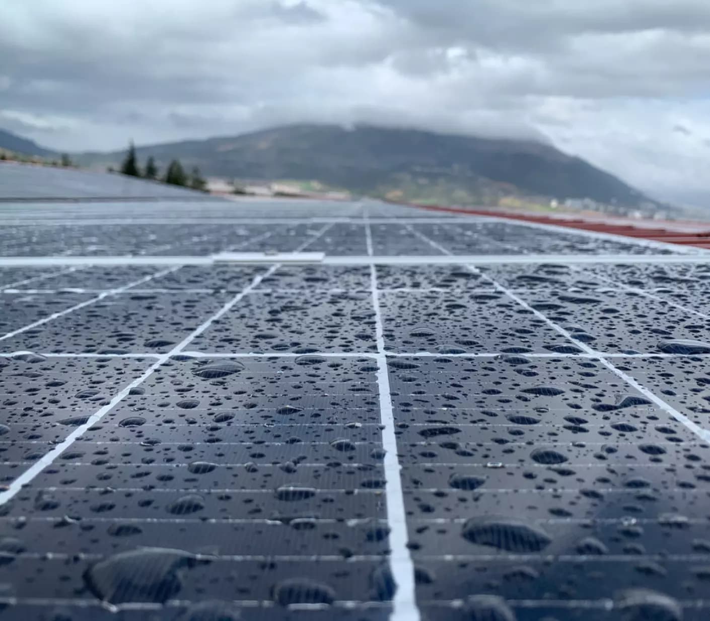 Can solar panels withstand harsh weather conditions in rural areas?